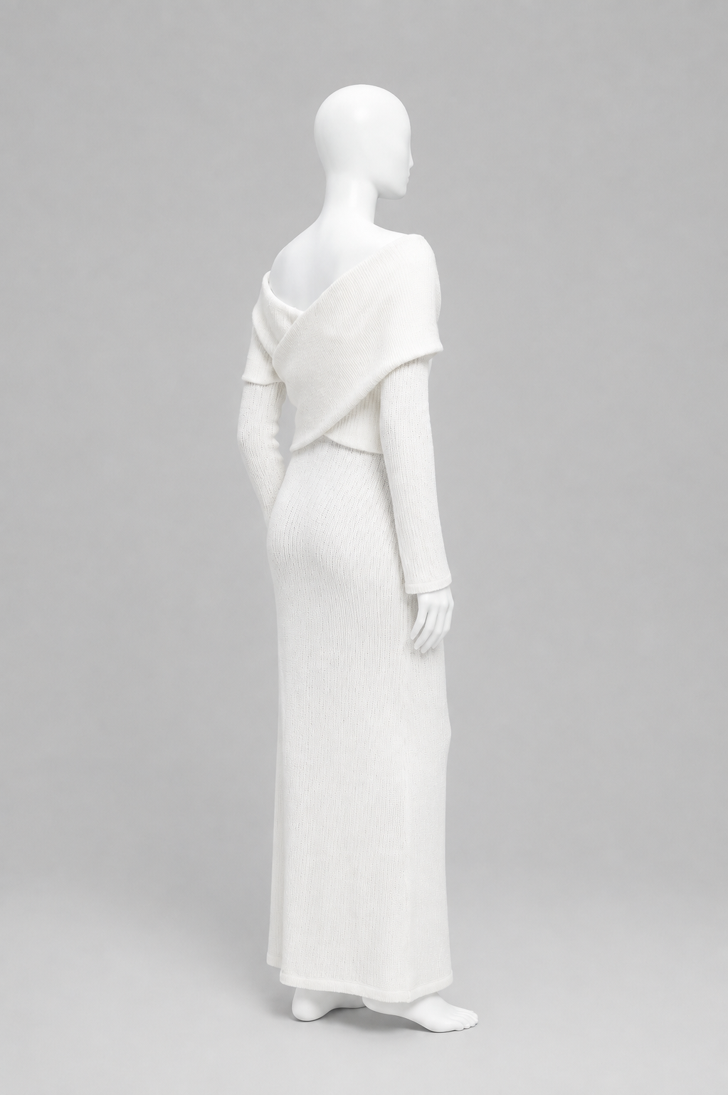 Long sleeve, close-fitting dress