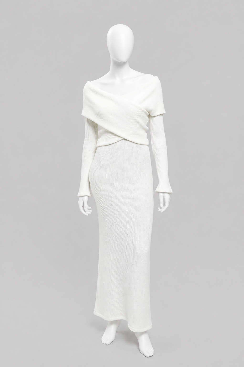 Long sleeve, close-fitting dress