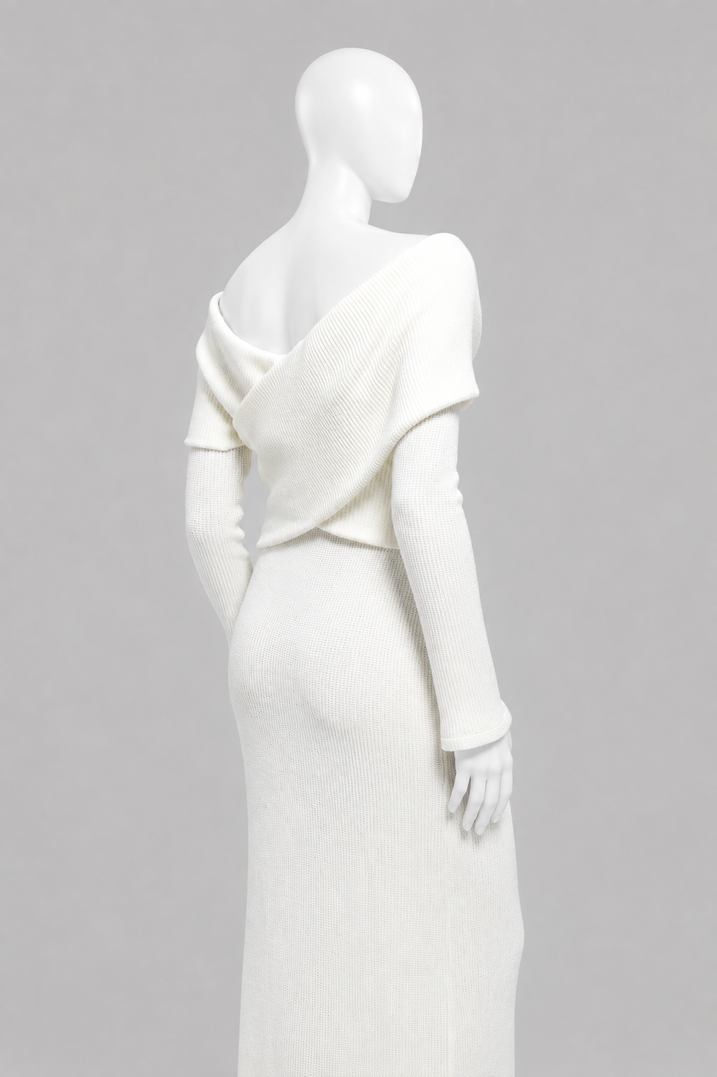 Long sleeve, close-fitting dress