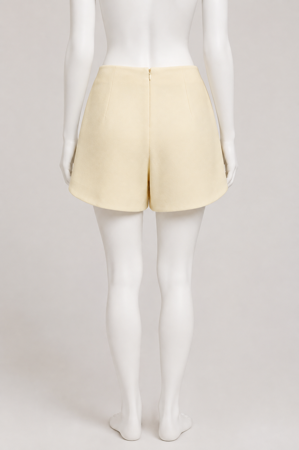 A semi-fitted short